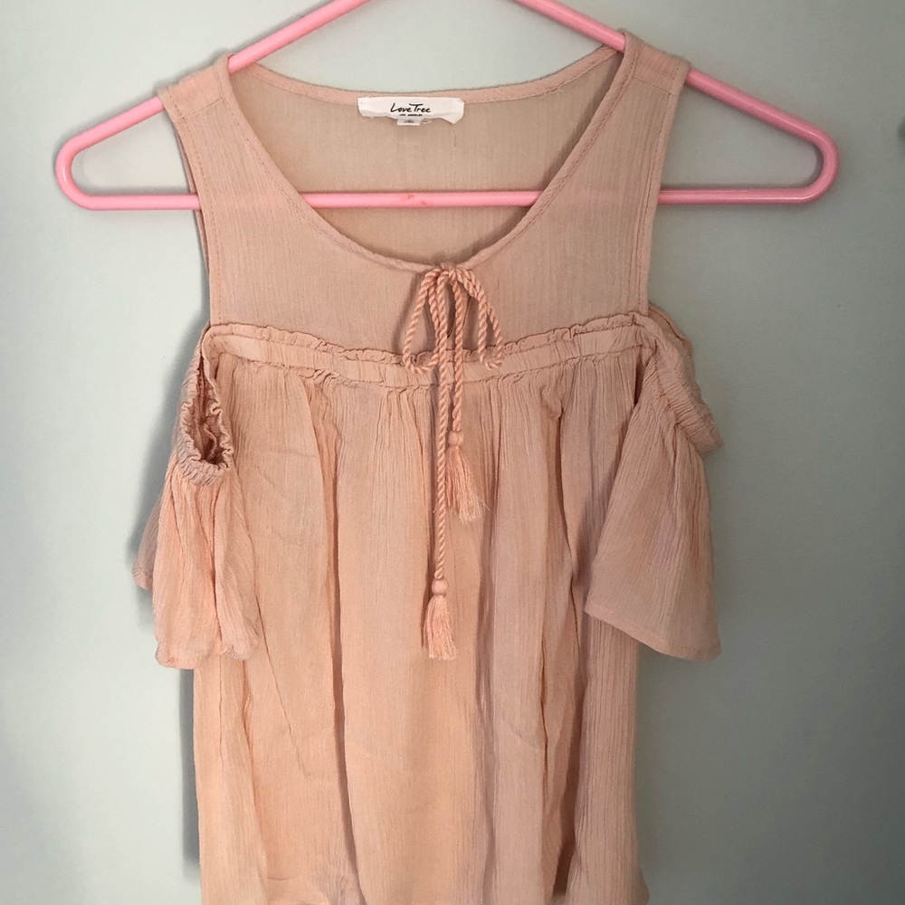 Live Tree LA cold shoulder top